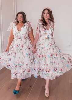 Margaret Dress – JessaKae, bridal rehearsal dress, summer dress, floral dress, white dress, midi dress, wedding guest dress, fashion, mid size fashion, plus size dress, size inclusive, inclusive fashion, body positivity, plus size, summer dress, fashion shoot, model, photoshoot, women's fashion, OOTD, wedding guest dress, bridesmaid dresses, church dress, engagement dress, wedding, date night, cocktail dress, style, lifestyle shoot White Summer Dress Plus Size, Wedding Gowns Ideas, Color Wedding Dresses, Summer Dress Plus Size, Wedding Dresses Ideas, Red Dahlia, Mid Size Fashion, Royal Dresses, Fashion Aesthetics