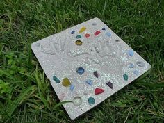 How to Make Stepping Stones (she: Roberta) - Or so she says... Wooden Walking Sticks, Concrete Steps, Fathers Day Crafts, Crafts Projects