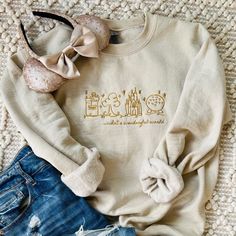 Disney World Parks EMBROIDERED Sweatshirt What a Wonderful World Disney Sweater Unisex Sweatshirt - Etsy Animal Kingdom Embroidery Shirt, Cute Disney Sweatshirts, Subtle Disney Shirts, Cold Weather Disney Outfits, Dcp Outfits, Disney Outfits Women Winter, Disney Park Outfits, Modern Disney Outfits, Disney Winter Outfits