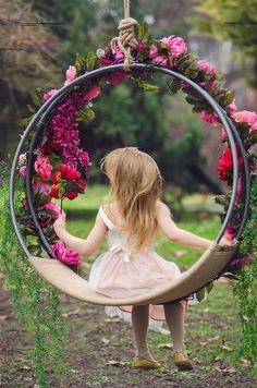 Hanging Cradle, Backyard Swings, Diy Event, Barbie Diy, Trik Fotografi, Yard Landscaping, Photography Props, Flowers Photography