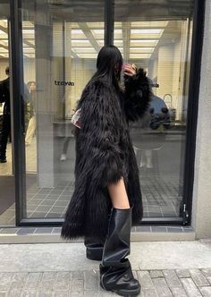 Sade Aesthetic, Fur Coat Outfit, Coat Outfits, Looks Vintage, Aesthetic Outfits, Look Cool, Autumn Winter Fashion, Aesthetic Clothes