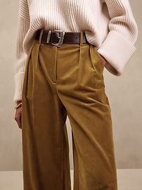 Straight Leg Corduroy Pants Outfit, Outfits For Neutral Undertones, Corduroy Outfits Womens, Women’s Corduroy Pants Outfit, Tan Corduroy Pants Outfit, Wide Leg Curdory Pants, Business Professional Outfits Winter, Parisian Style Women, Fall High-rise Corduroy Bottoms