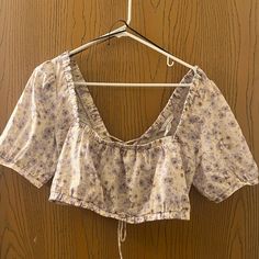 Brand: H&M Size: M/Medium Color: Cream/Multi Condition: New With Tags Material: 52% Linen & 48% Cotton. #Hm #Blouse #Croppedblouse #Floral #Floralblouse Lavender Floral Print Tops For Day Out, Purple Floral Print Top For Day Out, Casual Lavender Blouse With Floral Print, Casual Lavender Blouse For Summer, Lavender Summer Tops For Day Out, Feminine Lavender Floral Print Top, Casual Floral Print Blouse By H&m, Trendy Lavender Blouse For Spring, Feminine Lavender Blouse For Summer