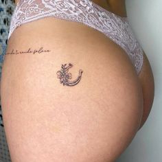 Small horseshoe + flower tattoo Small Horse Tattoo, Cool Ear Tattoos, Horse Shoe Tattoo, Shoe Tattoos, Cowgirl Tattoos, Country Tattoos, Ear Tattoo Ideas, Cross Tattoos For Women, Western Tattoos