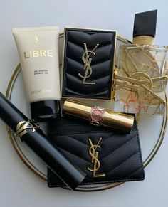 Saint Laurent Aesthetic, Best Bronzer, Creative Wedding Gifts, Chic Makeup, Dior Perfume, Black Luxury, Beauty School, Luxury Makeup, Professional Makeup Artist