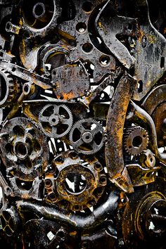 an image of old rusty gears that are being used as wallpaper or art work