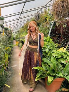 Clothes Nature Aesthetic, Hippie Woman Aesthetic, Flower Power Aesthetic Outfit, Bluegrass Aesthetic Outfit, Pregnant Hippie Outfits, Flowy Hippie Outfits, Alternative Hippie Outfits, Boho Cottagecore Outfits, Hippie Clothing Aesthetic