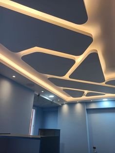 an empty conference room with blue walls and white ceiling