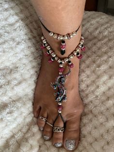 Barefoot sandals made with black cord, silver plated beads and Swarovski beads. Colorful Gecko, Thigh Jewelry, Body Jewelry Diy, Barefoot Sandal, Earthy Jewelry, Beaded Anklet, Swarovski Beads, Dope Jewelry