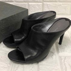 In good used condition
Via Spiga India black calf mule open toe heels size 8.5