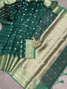 Muslin Saree, Zari Saree, Tissue Saree, Anushka Sharma, Social Gathering, Bottle Green, Jacquard Weave, Blouse Fabric, Blouse Piece