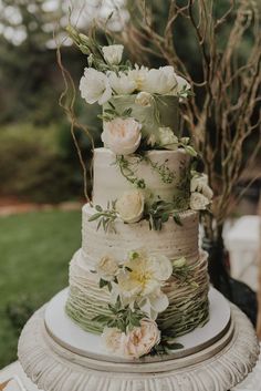 Nature Wedding Cake, Wedding Cake Nature, Tiana Wedding, Gaun Abad Pertengahan, Green Wedding Cake, Forest Theme Wedding, Green Themed Wedding, Dream Wedding Cake, Dream Wedding Decorations