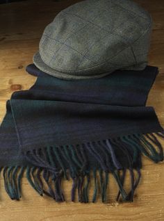 Black Watch Cashmere Scarf Classic Wool Scarves For Fall, Classic Plaid Scarves For Fall, Classic Wool Scarves For Cold Weather, Casual Wool Plaid Scarves, Casual Plaid Wool Scarf, Classic Plaid Scarves For Winter, Elegant Man, Well Dressed Men, Tartan Pattern