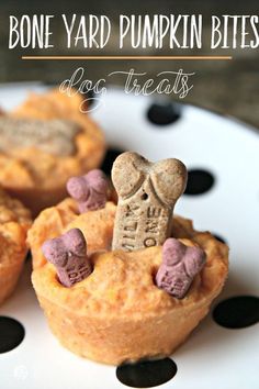 there are some treats on the plate and one is made to look like pumpkin pies