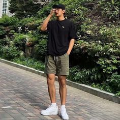 kecapean Mens Outfit With Shorts, Male Summer Fashion Casual, Man Shorts Outfit Summer, Man Outfit Short Pants, Men Casual Outfit Shorts, Relaxed Summer Outfits Men, Men Outfits For Short Guys, Men Short Outfits Casual, Men Outfit Hot Weather