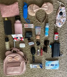 Disney Universal Studios Bag Essentials, What’s In My Disney Bag, What’s In My Disney Park Bag, Disneyland Bag Essentials, Disney Bag Essentials, Disney Day Bag, Disney Park Bag Essentials, Disneyworld 2024, Disney Travel Accessories