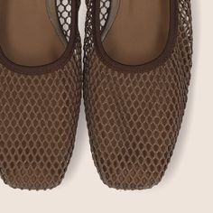 Casual flat shoes that boldly use trendy mesh (fishnet) throughout. This item creates a loose and transparent feel that is perfect for the spring and summer seasons. Mesh Flats, Casual Flat Shoes, Suede Material, Casual Flats, Artificial Leather, Lining Fabric, Summer Season, Flat Shoes, Shoes Flats