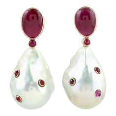 These pearl earrings are thoughtfully and meticulously crafted with 14 Karat yellow gold. It is set with 58.65 carats pearl and 6.51 carats ruby. FOLLOW MEGHNA JEWELS storefront to view the latest collection & exclusive pieces. Meghna Jewels is proudly rated as a Top Seller on 1stDibs with 5 star customer reviews. All items manufactured by us are handmade and can be customized or redesigned. Composition Size-37X15 MM Total Weight-17.63 Gold Weight(Gms)-4.598 Pearl Wt(Cts)-58.65 Ruby Wt(Cts)-6.51 Pearl Earrings Designs, Haute Jewelry, Pearl Jewelry Design, Kawaii Shoes, Pearl Necklace Set, Jewelry Words, Nice Outfits, Pearl Collection, Ruby Earrings