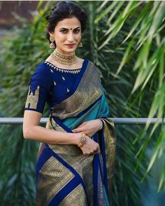 Pola Blus, Orang India, Indian Blouse Designs, Silk Saree Blouse Designs Patterns, Boat Neck Blouse Design, Sari Design, Pattu Saree Blouse Designs, Blouse Design Images, Sari Blouse Designs