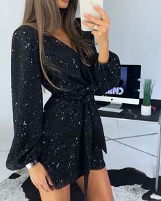 Night Lifestyle, Rok Outfit, Friends Nature, Glam Outfit, Smile Food, Eve Outfit, Amazing Photo, New Years Dress