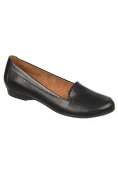 Classic, comfortable and casual style brought to you by these must-have flats from Naturalizer®.    Leather upper in a slip-on Leather Shoes Women Flats, Leather Shoes Women, Black Flats Shoes, Flats Online, Women Flats, Loafers Style, Leather Flat Shoes, Buy Shoes Online, Flats Shoes