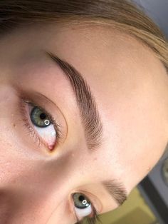 Eyelash Extensions Classic, Henna Eyebrows, Straight Eyebrows, Straight Brows, Eyebrow Lift, Arch Brows, Eyebrow Design, Henna Brows, Beautiful Eyebrows