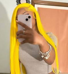 Yellow Wig Hairstyles, Colored Wig Hairstyles For Black Women, Dyed Wig Ideas, Cute Wig Colors, Yellow Wigs On Black Women, Yellow Frontal Wig, Yellow Hairstyles, Yellow Lace Front Wig, Hair Color Yellow