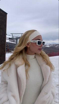 Prada Pr 17ws, Girly Winter Outfits, Snow Outfits For Women, Winter Vacation Outfits, Ski Trip Outfit, Winter White Outfit, New York Outfits, Europe Outfits, Winter Fashion Outfits Casual