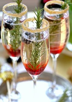 10 Stunning Winter Wedding Ideas Wedding Signature Drinks, Champagne Cocktail, Wedding Drink, Christmas Cocktails, Ideas Party, Signature Drinks, Holiday Cocktails, Holiday Drinks, Christmas Drinks