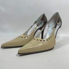 Tod's High Heels 9.5 Leather Spike Shoes Pumps Adjustable Beige Brown Italy In Very Good Pre-Owned Condition. Please See All Photos Carefully...And Ask For More. Photos Are An Integral Part Of This Listing And All Listings. Please Enlarge And Examine Them Closely. Pilling: Pilling Is Not A Fabric Defect And May Be Present On Our Pre-Owned Items. Pilling Happens Naturally When Fibers In The Material Become Loose And The Friction Caused By Movement On The Fibers, Cause Them To Ball Up. This Is Normal, Common And Easily Treatable. All Fabrics Will Pill At Least A Little Bit During Their Lifetimes. Color: Color, And Color Names Are Always Subjective. We Do Not Use Any Photo Filters, False Beige Pointed Toe Court Shoes With 4-inch Heel, Cream Leather Heels With 4-inch Heel, Classic Beige Heels With 4-inch Heel, Beige Leather Pointed Toe Heels, Formal Cream Court Shoes With 4-inch Heel, Cream Low Heel Court Shoes With Branded Heel Counter, Cream Low Heel Court Shoes With Branded Heel, Beige Court Shoes With Heel Strap And Medium Width, Beige High Heel Court Shoes With Leather Sole