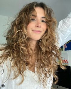 Long Curly Haircuts, Cabello Afro Natural, Natural Curly Hair Cuts, Layered Curly Hair, Curly Hair Photos