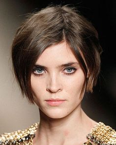 Cool Brown Hair, Fine Hair Cuts, Cut Her Hair, Short Straight Hair, Curly Hair Inspiration, Short Bob Haircuts, Hair Crush, Short Hair Styles Pixie, Hair Envy