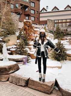 a style guide for vail colorado | wear this there Romantic Winter Outfits Aesthetic, Vail Village Colorado Winter, Cabin Chic Outfit, Outfits For Aspen Colorado, Wyoming Style Women, What To Wear In Vail Colorado In Winter, Breckenridge Outfit Winter, Outdoor Party Outfit Winter