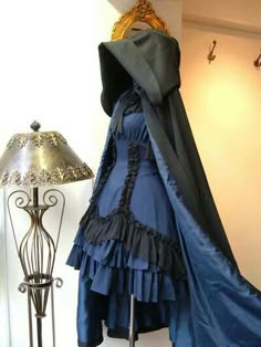 Fofo Áo Blu, Gaun Abad Pertengahan, Lolita Outfits, Old Fashion Dresses, Cosplay Dress, Cosplay Outfits, Kawaii Clothes, Fantasy Fashion