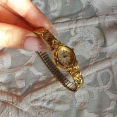 #vintagewatch #goldwatch #goldjewelry #silverjewelry Gold Vintage Watch Women, Dainty Gold Watches, Vintage Gold Watch Women’s, Vintage Women Watch, Vintage Gold Watches, Thrifted Jewelry, Gold Jewellery Aesthetic, Watches Aesthetic, Gold Vintage Watch