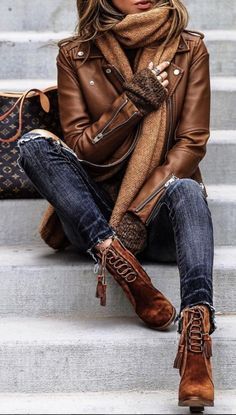 College Wardrobe, Leather Jacket Outfits, Follow Instagram, Winter Trends, Winter Mode, Looks Chic, Clothing Essentials, Leather Outfit