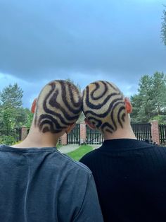 Hair Dye Painting, Hair Dye Patterns Shaved, Hair Color Buzzcut, Bleach Hair Patterns, Buzzcut Pattern Dye, Bleached Buzzcut Design, Design Buzzcut