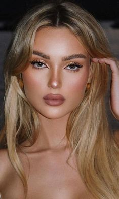 CURTIAN BANG INSPO | WOMENS 2022 HAIRCUTS Prom Eyes, Ball Makeup, Prom Eye Makeup, Prom Makeup Looks, Makeup Eye Looks, Glamour Makeup, Long Blonde