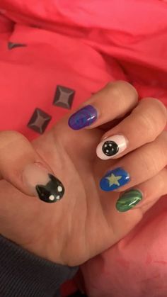 Coraline Nails Short, Coraline Themed Nails, Cat Inspired Nails, Coraline Nails Acrylic, Coraline Inspired Nails, Coraline Nail Designs, Coraline Nails Art, Nails Coraline, Tim Burton Nails