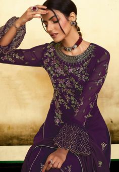 Purple Pant Suit In usa uk canada Wedding Pant Suit, Wedding Pants, Celana Fashion, Purple Bottom, Salwar Dress, Purple Suits, Indian Party Wear, Pant Suits, Purple Pants