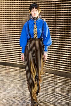 Gucci Fashion Show, Tokyo Street Fashion, Gucci Fashion, Mode Inspo, Grunge Style, Character Outfits, Grunge Outfits, Blue Shirt