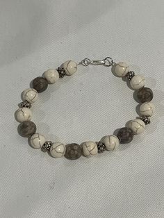 Laguna Niguel, Handmade Bracelet, Handmade Bracelets, Agate, Silver Tone, Jewelry Bracelets, Handmade Jewelry, Beaded Bracelets, Accessory Gift