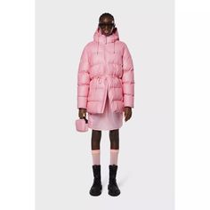 RAINS Jackets RAINS Puffer W Jacket Ultrasonic Welding, Cool Coats, Europe Winter, Minimal Look, Black Puffer, Winter Jackets Women, Pink Sky, Pink Outfits, Line Jackets