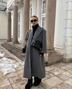 260 Aesthetic Winter Outfits Ideas for Women & Girls Ahead Winter Grey Coat Outfit, Grey Faux Fur Coat Outfit, Classy Coat Outfit, Grey Peacoat Womens Outfit, Grey Coat Winter Outfit, Grey Coat Aesthetic, Outfit Manteau Gris, Dark Grey Trench Coat Outfit, Winter Outfits Grey Coat