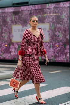 Street style fashion / fall outfit inspiration / winter outfits #outfit #street style Street Styl, Vintage Street Fashion, Colorful Outfits, Street Fashion Photography