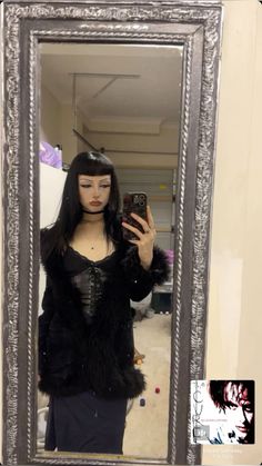 Goth Fur Coat Outfit, Casual Trad Goth Makeup, Goth Whisper, Trad Goth Photography, Trad Goth Makeup Poc, Alternative Outfits, Fashion Fits