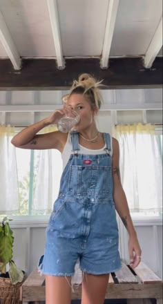 Boots Boho, Aesthetic Summer Outfits, Hawaii Outfits, Overall Outfit, Overalls Outfit, Thrift Inspo, Looks Party, Coastal Granddaughter, Granola Girl