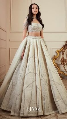 Trendy Lehnga Outfits, Shadi Lehenga, Reception Lehanga, Trendy Lehenga Designs, Ejaaz Couture, Cream Lehenga, Lehenga Ideas, Braclets Gold, Ivory Lehenga