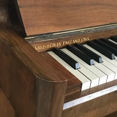 a close up of an old piano with a plaque on the keys that says, established in england