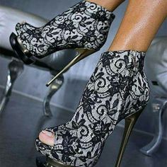 null Black Lace Fashion, Black Lace Boots, Gianmarco Lorenzi, Womens Black Booties, Lace Booties, Heels Platform, Gorgeous Shoes, Platform Ankle Boots, Fabulous Shoes